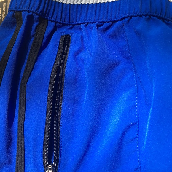Fabletics Tyson Shorts - Picture 2 of 4